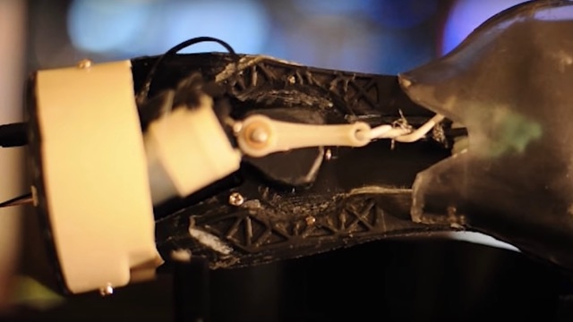 200時間あれば自宅にあるアレで精巧なロボットハンドが作れるようです3